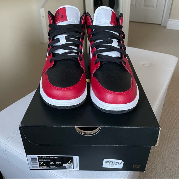 DS Air Jordan 1 Mid Chicago Toe 7Y - Picture 2 of 4